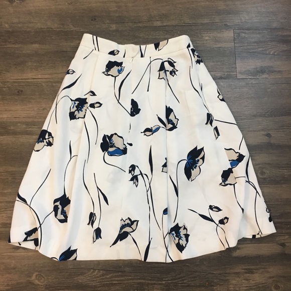 SOLD‼️ZARA BASIC Floral Print Pleated Skirt - Picture 5 of 6